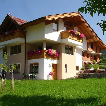 Haus Gfoeller * Niederau